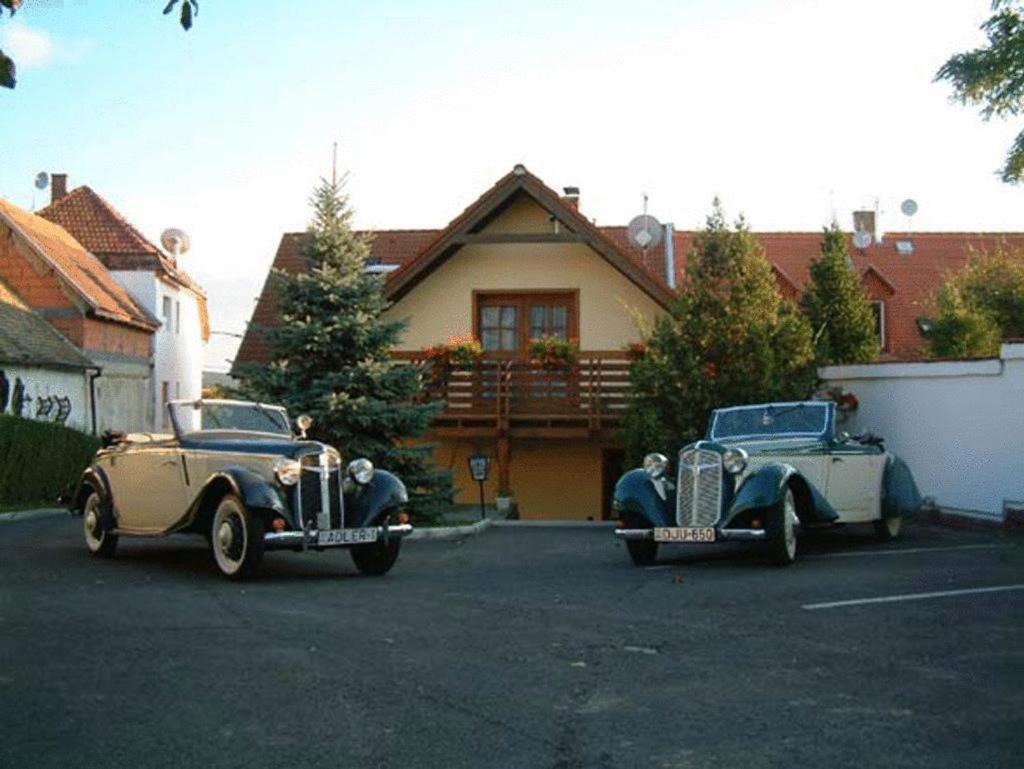 Hotel Adler Panzio Budaörs Exterior foto